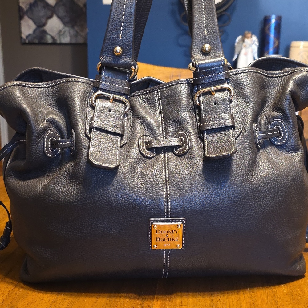 Dooney & Bourke Vintage Brown Pebbled Leather Chiara Tote Bag.